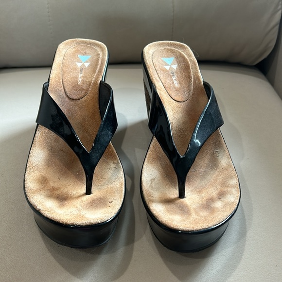 Dani black  wedge black patent & cork  Sandal.  Size 10 - Picture 2 of 7